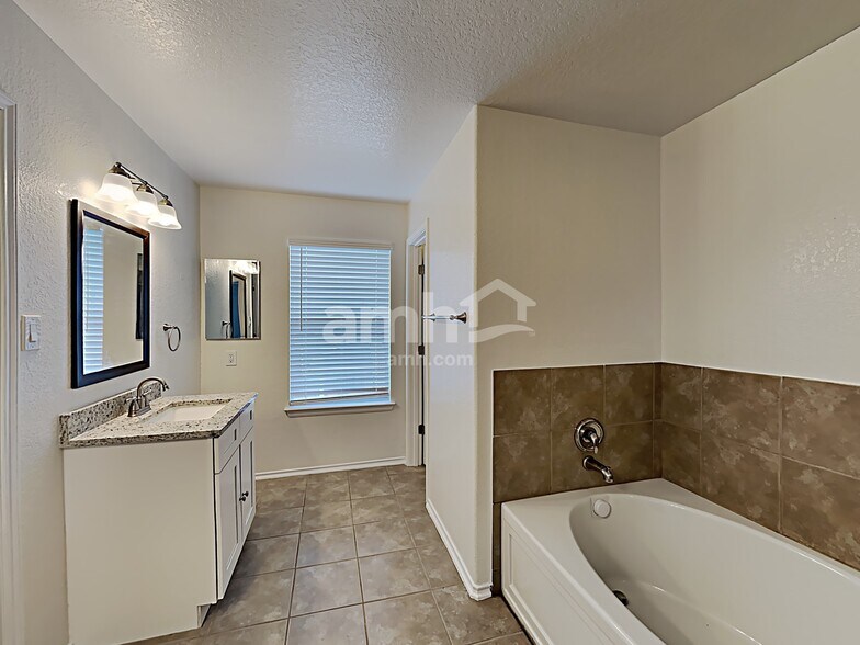Building Photo - 4511 Caracol Point