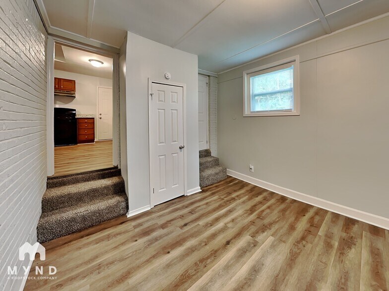 Building Photo - 2116 Barbara Ln