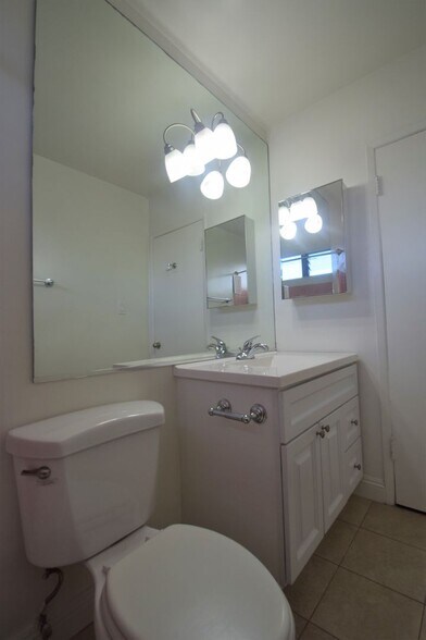 Building Photo - 5734 Hazeltine Ave