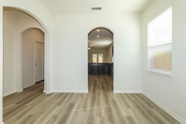 Building Photo - 26877 Steinbeck Dr