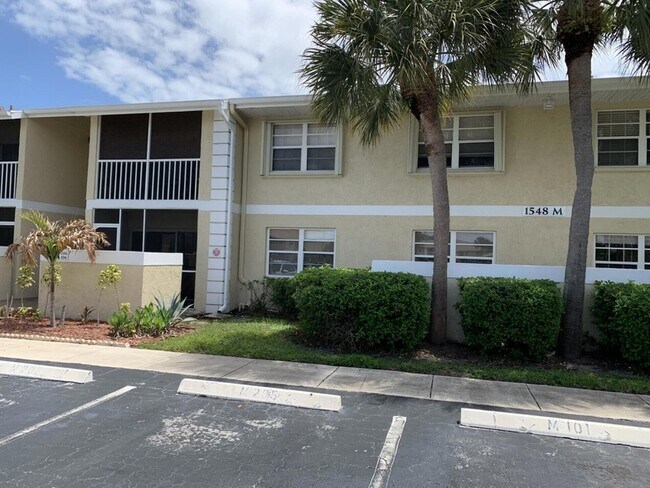 Building Photo - 1548 SE Royal Green Cir