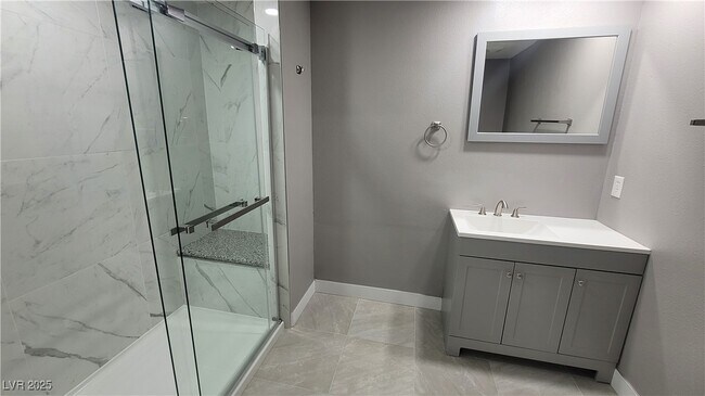 Building Photo - 2600 Sidonia Ave