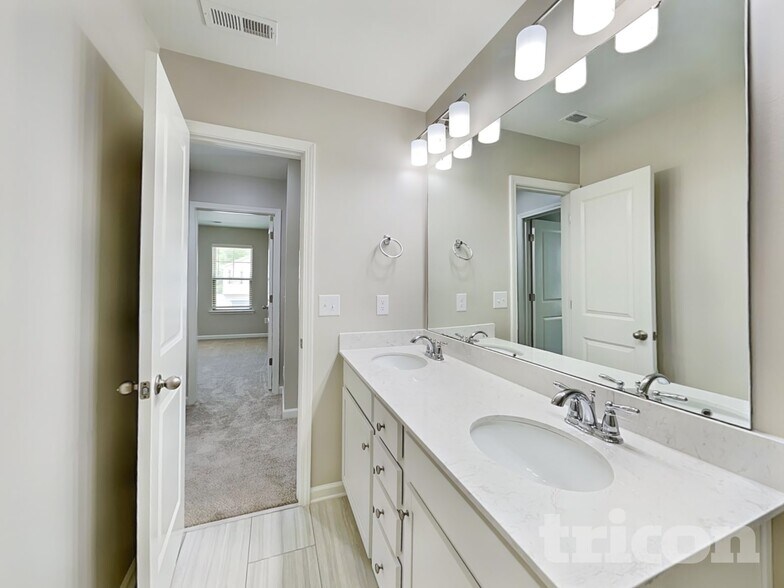 Building Photo - 138 Spring Knoll Dr