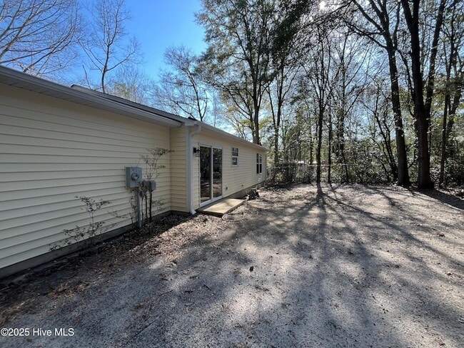 Building Photo - 907 N Sycamore St