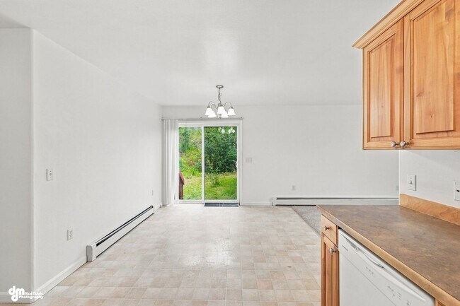 Building Photo - 8643 Lynnette Dr