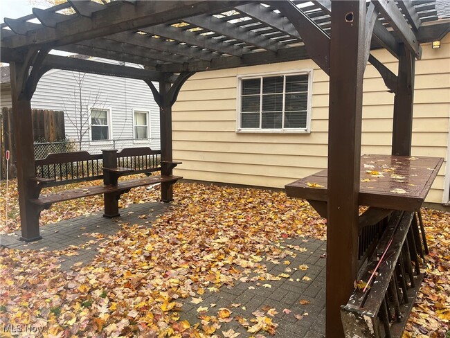 Building Photo - 1766 Green Rd