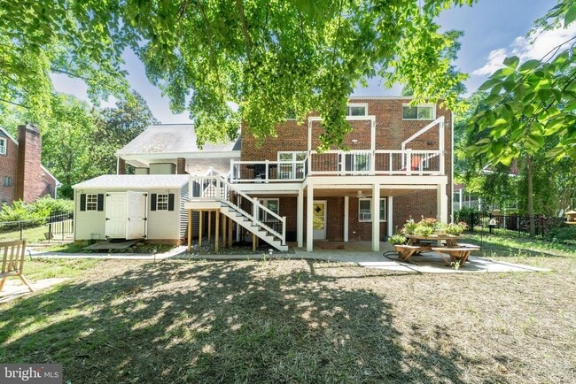 Building Photo - 18 Lakeside Dr