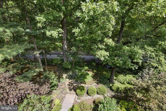 Building Photo - 5806 Royal Ridge Dr