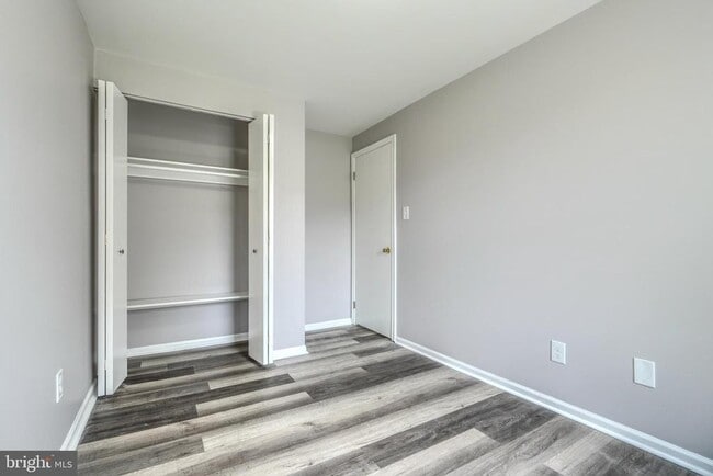 Building Photo - 9 Guinevere Ct