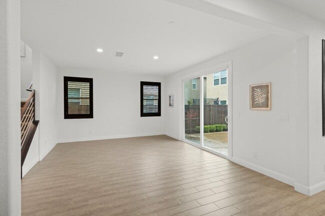 Building Photo - 4 Bedroom Upscale Rocklin Home Available NOW