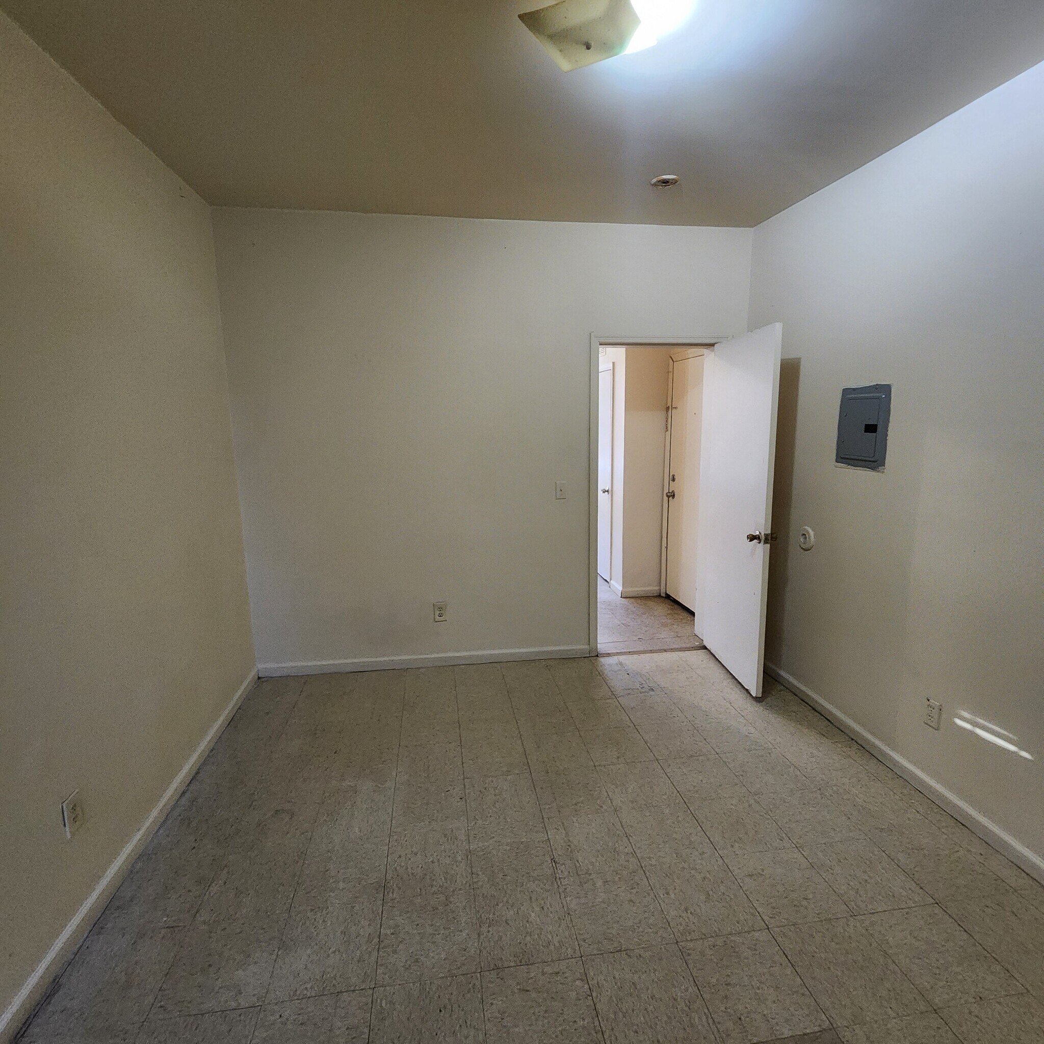 Building Photo - 651 S 13th St