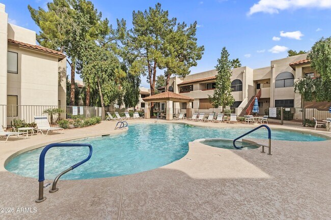 Building Photo - 750 E Northern Ave