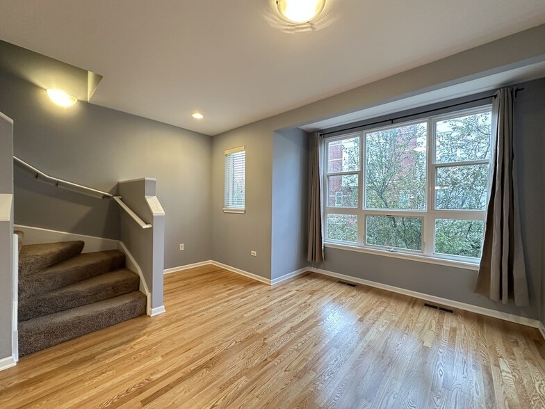 Building Photo - 3224 N Kilbourn Ave