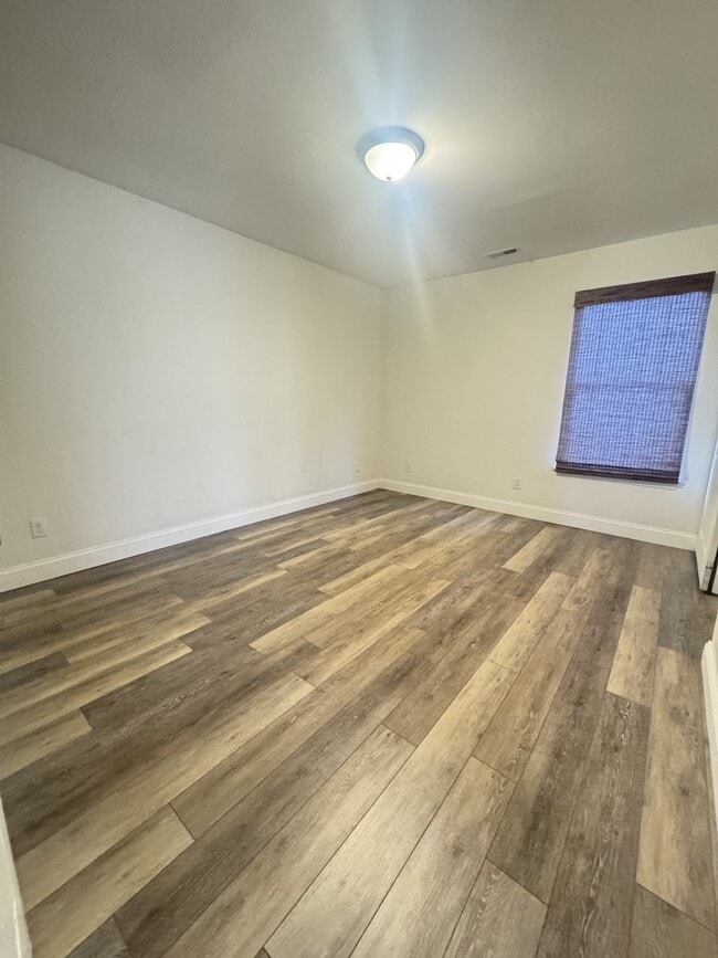 Building Photo - 1003 Parkside Dr