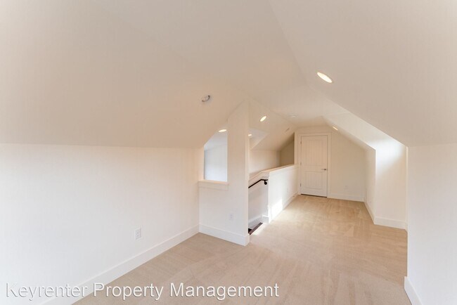 Building Photo - 3 br, 2.5 bath House - 3403 Neal St #A