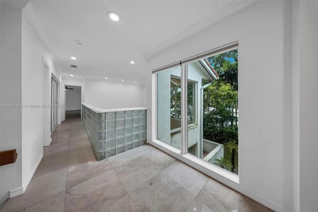 Building Photo - 4000 Alhambra Cir