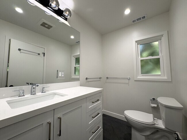 Building Photo - Charming 3BR/2BA Home in West Menlo Park