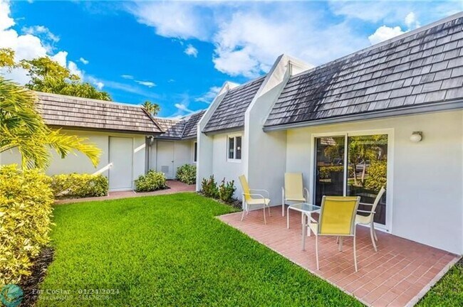 Building Photo - 812 E Cypress Ln