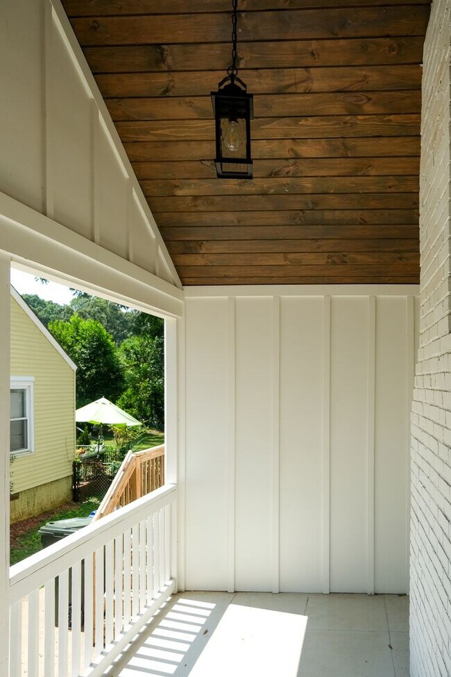 Building Photo - 3 Bedroom, 3 Bath House in Prime Augusta C...