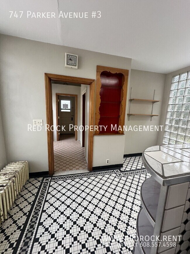 Building Photo - 747 Parker Ave