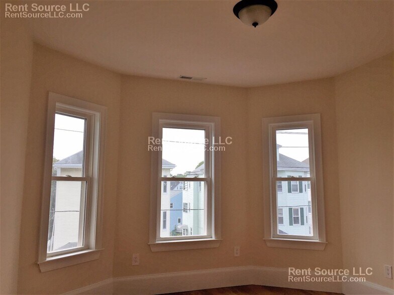 Building Photo - 24 Willard Ave