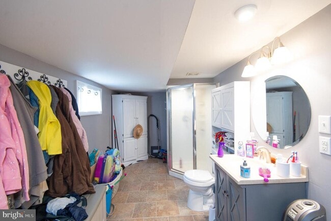 Building Photo - 113 Maple Ave