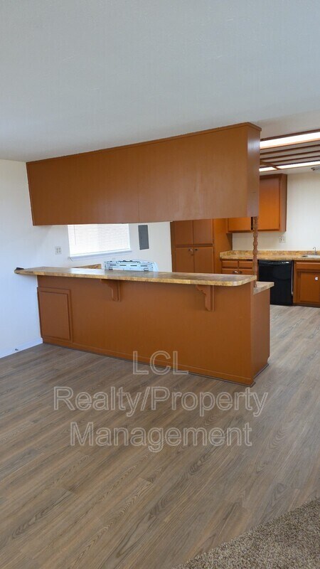 Building Photo - 33123 9th St