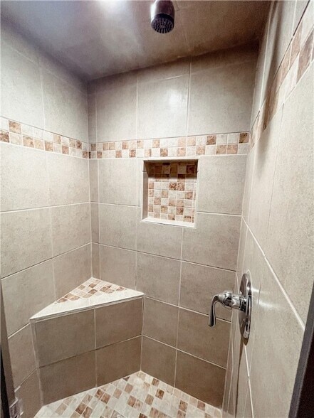 Building Photo - 528 Cypress Alley