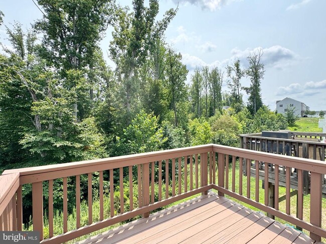 Building Photo - 127 Streamview Dr