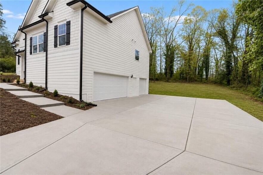 Building Photo - 3709 Centerview Dr