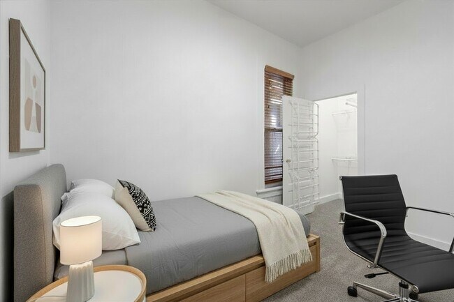 Building Photo - 1103 Lipan St