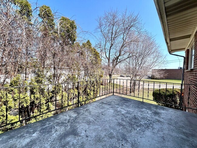 Building Photo - 143 Exchange St SE