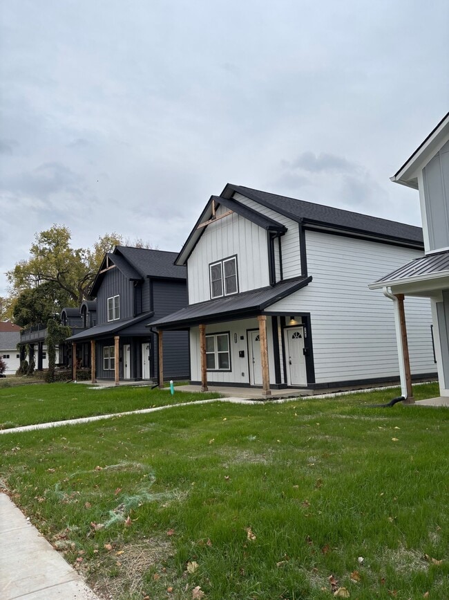 Building Photo - 1406 Marlowe Ave