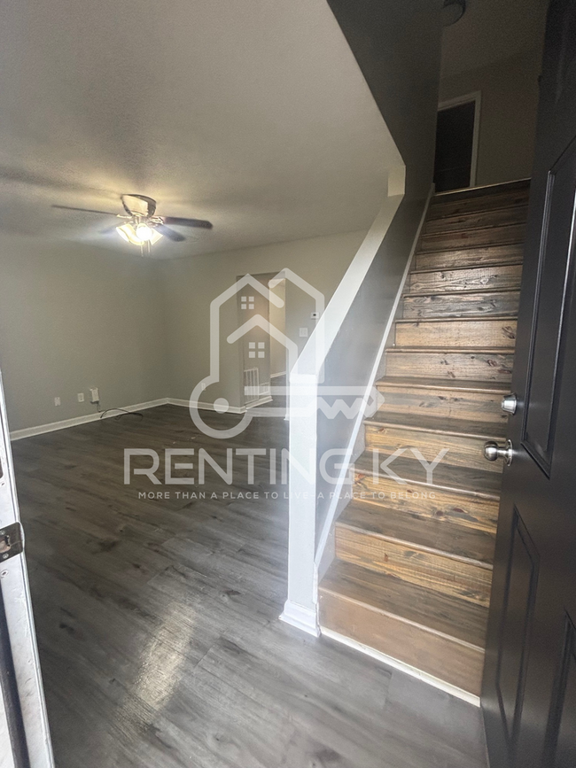 Building Photo - 2 Bedroom, 1.5 Bath Updated Townhome in th...