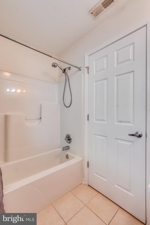 Building Photo - 910 S Charles St