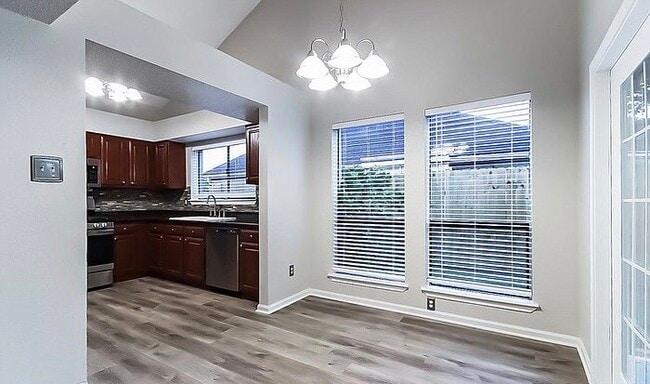 Building Photo - 2627 S Brompton Dr