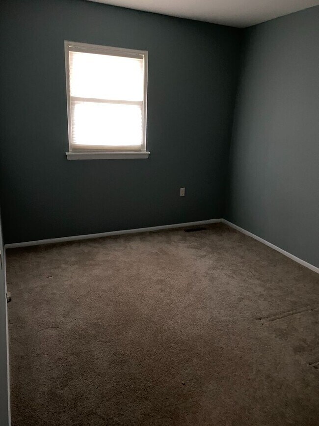 Building Photo - Townhome in Millersville