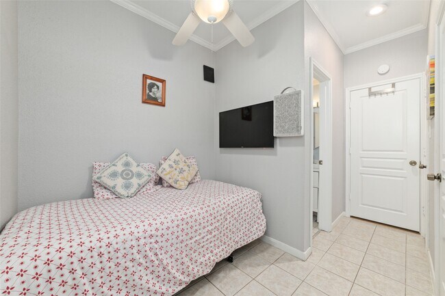 Building Photo - 2400 N Braeswood Blvd