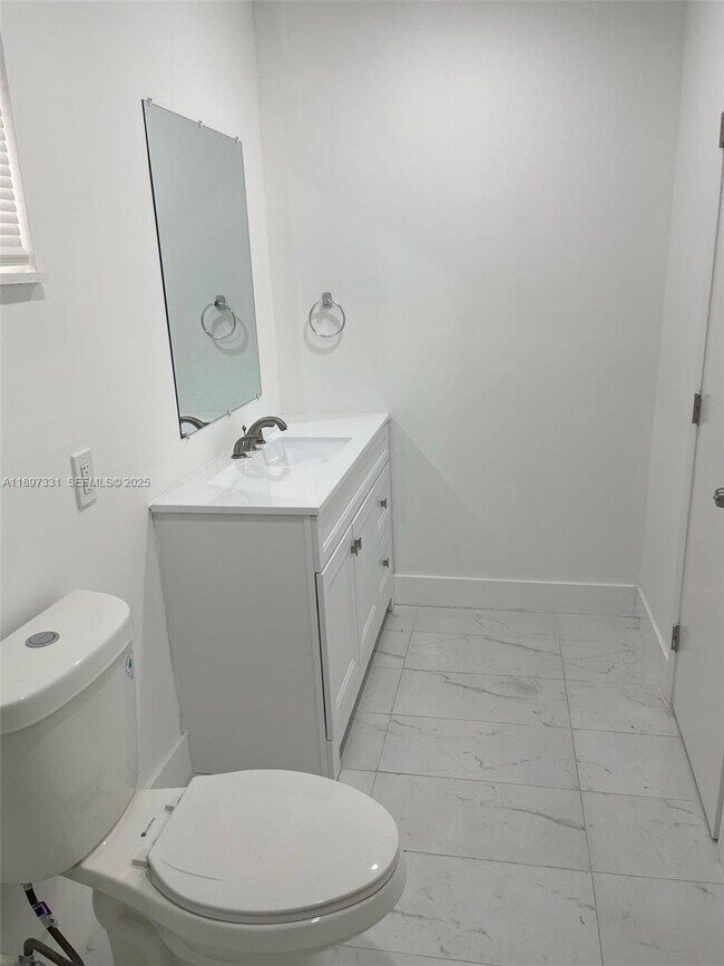 Building Photo - 1842 Madison St