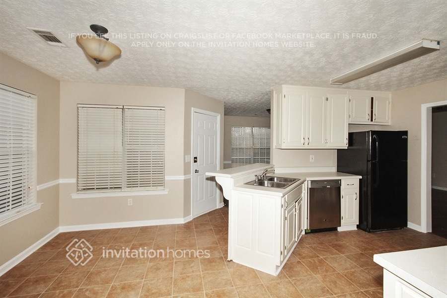 Building Photo - 60 Millcrest Dr