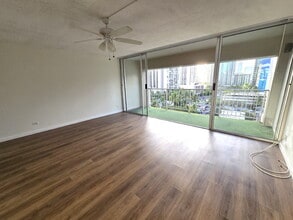 Building Photo - Spacious 2br/1.5ba/2pkg Condo in Waikiki