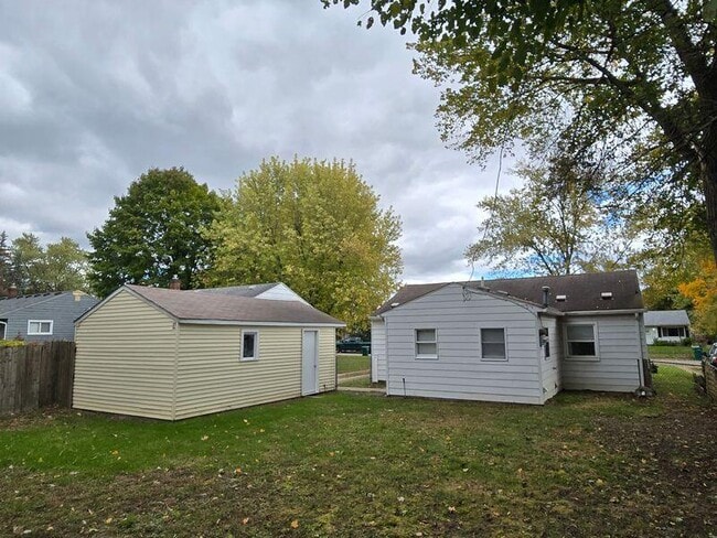 Building Photo - 584 Glenwood Ave