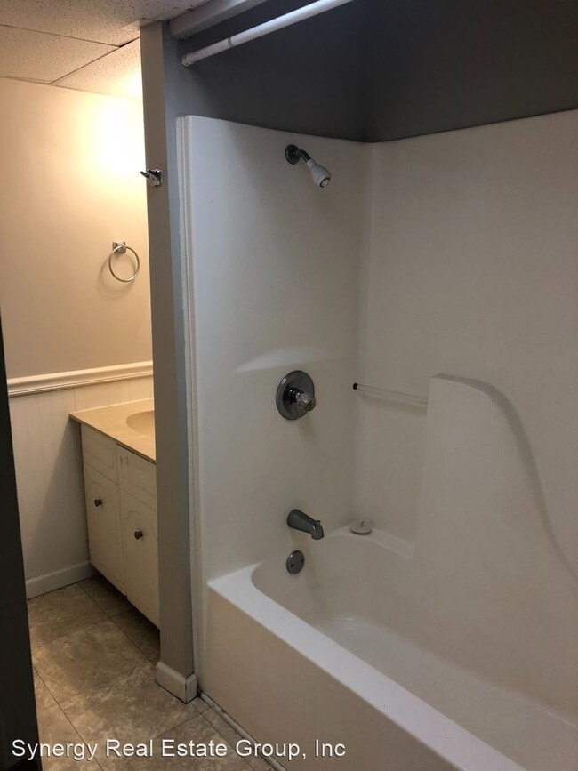 Building Photo - 3 br, 2 bath Apartment - 2819 White Oak