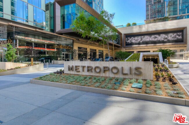 Building Photo - 889 Francisco St