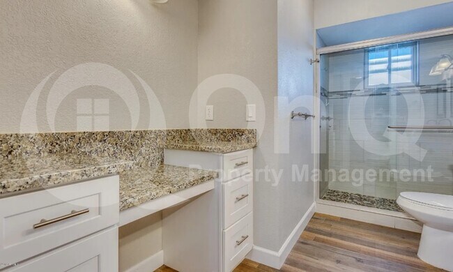 Building Photo - 2502 E Sahuaro Dr