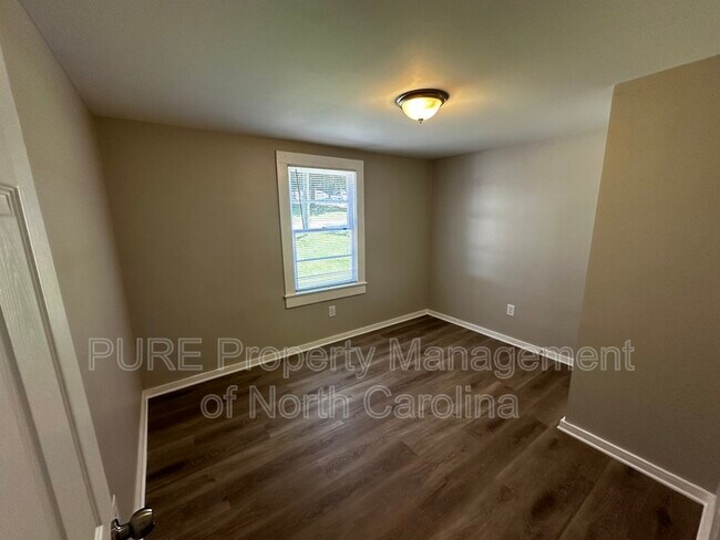 Building Photo - 204 Bookington Dr
