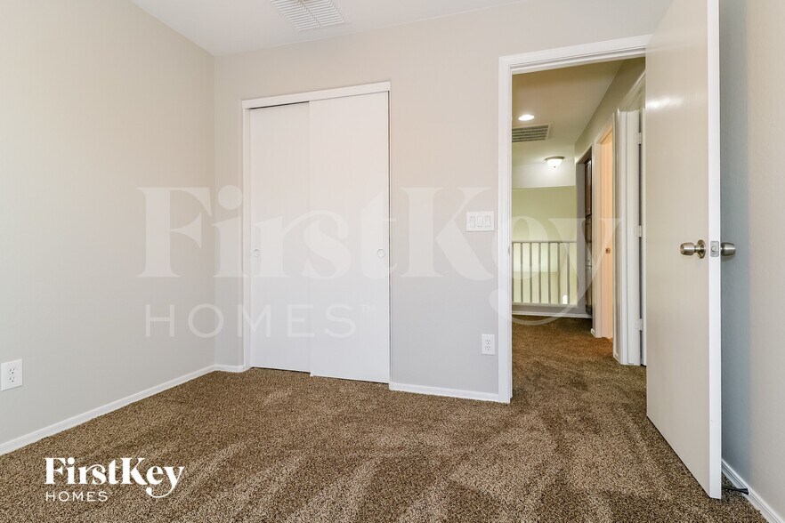 Building Photo - 25288 W Pleasant Ln