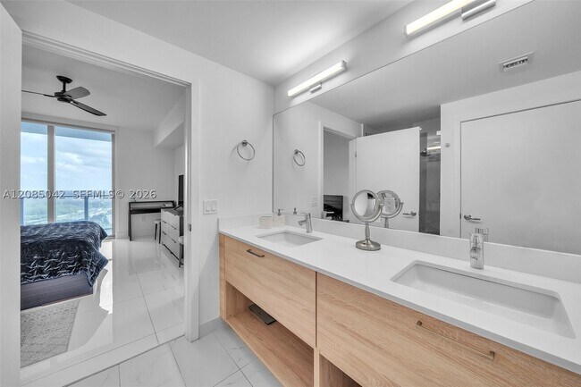 Building Photo - 16385 Biscayne Blvd