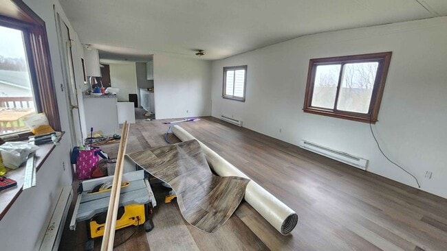 Building Photo - 3+ Bed Home Available with Garage