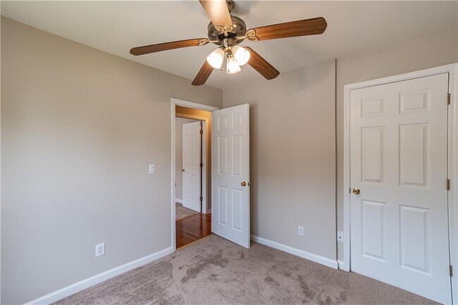 Building Photo - 705 Oxford Crest Ct NW